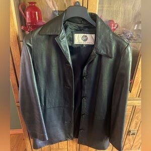 Stylish black leather jacket, underutilized, needs a more adventurous home!